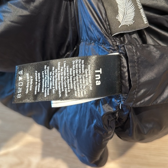 ARITZIA Women's Black Super Puffer Jacket - small - Picture 5 of 8